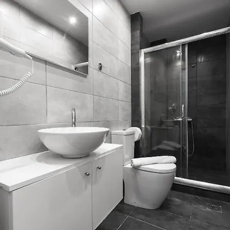 Blue Flag Beachfront Studios, Nilie Hospitality Mgmt 公寓 *