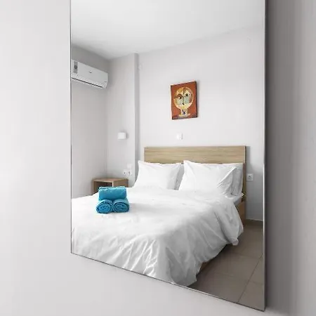 Blue Flag Beachfront Studios, Nilie Hospitality Mgmt 公寓