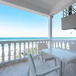 Appartement Blue Flag Beachfront Studios, Nilie Hospitality Mgmt
