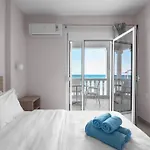 Appartement Blue Flag Beachfront Studios, Nilie Hospitality Mgmt *